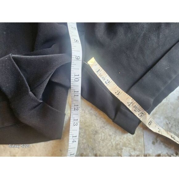 P29  White House Black Market dress shorts - Picture 2 of 5